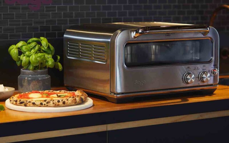 Sage lance le Smart Oven™ Pizzaiolo, le four atteignant 400°C pour une pizza prête en 2 minutes